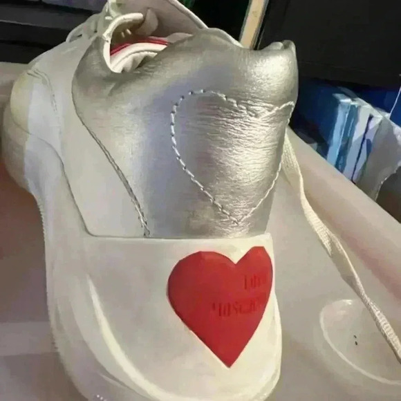 Love Moschino white red heart women sneakers sz 38 pre-owned - Picture 7 of 8